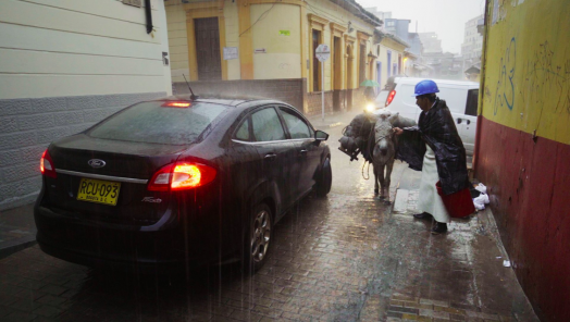 Filmstill, Homo Urbanus Bogotanus – © Ila Bêka & Louise Lemoine