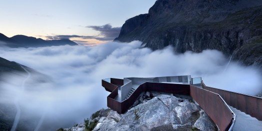 Architektur und Landschaft in Norwegen © Ken Schluchtmann
